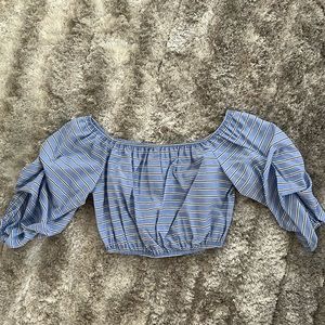 Alice + Olivia Puffed Sleeve Crop Top. On/Off shoulder. Size XS.